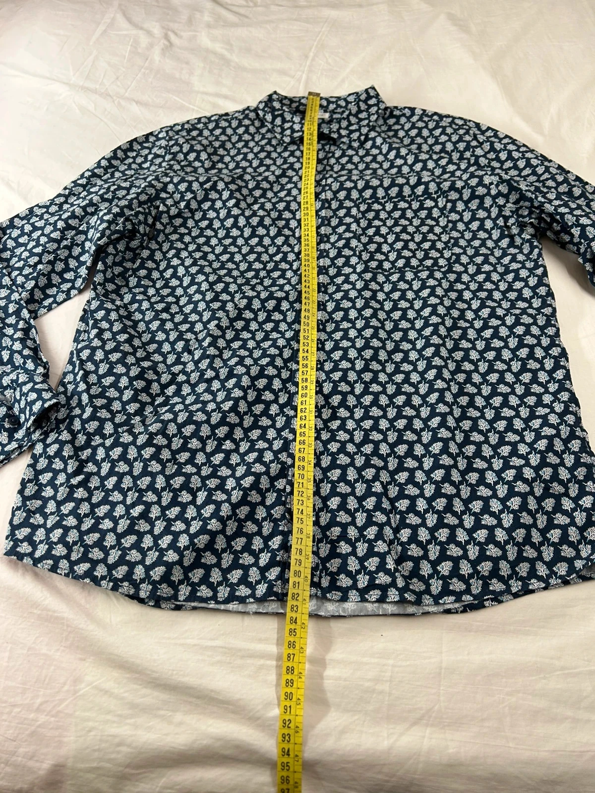 Camisa azul marino de Celio con motivos blancos – photo 8